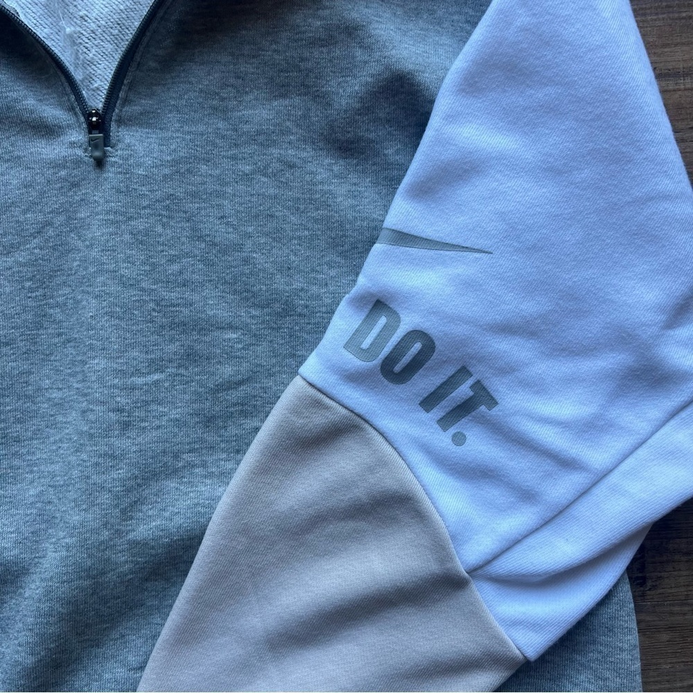 Nike Womens Dry Mock Neck 1/2 Zip Long Sleeve Sweatshirt White Gray Tan Sz Large - Picture 2 of 7